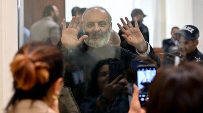 Архиепископ Баграт Галстанян во время судебного заседания (2 октября 2025). Еревaн