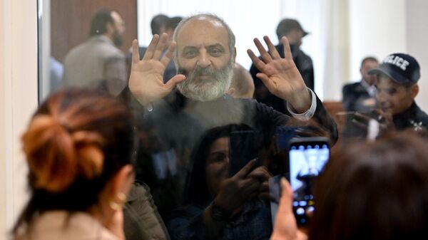 Архиепископ Баграт Галстанян во время судебного заседания (2 октября 2025). Еревaн - Sputnik Армения