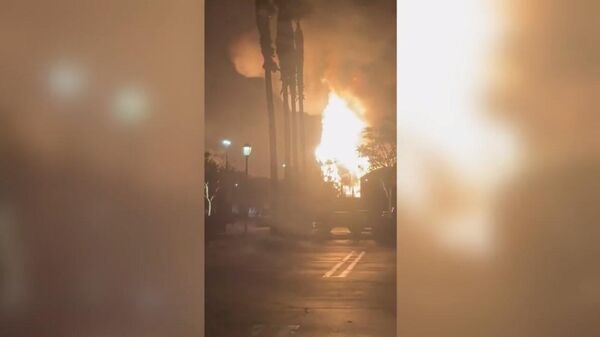 Мощный пожар вспыхнул на нефтеперерабатывающем заводе Chevron в Южной Калифорнии - Sputnik Армения