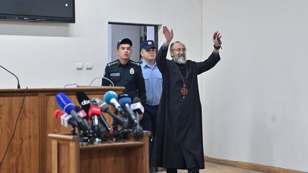 Միքայել արքեպիսկոպոս Աջապահյանը դատարանում - Sputnik Արմենիա