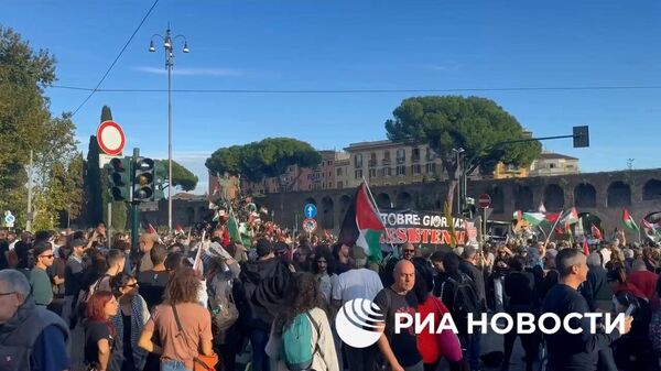 Участники шествия в поддержку Палестины, прошедшие по улицам Рима - Sputnik Армения