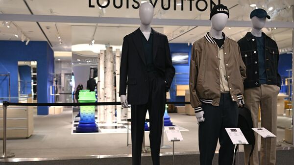 Люксовые модные дома приостановили продажи в России - Sputnik Армения