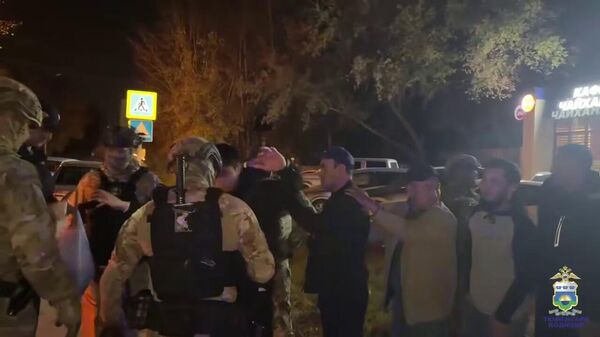  За одну ночь полиция выявила в Тюмени 12 нелегальных мигрантов и бар, где алкоголь продавался без лицензии - Sputnik Արմենիա