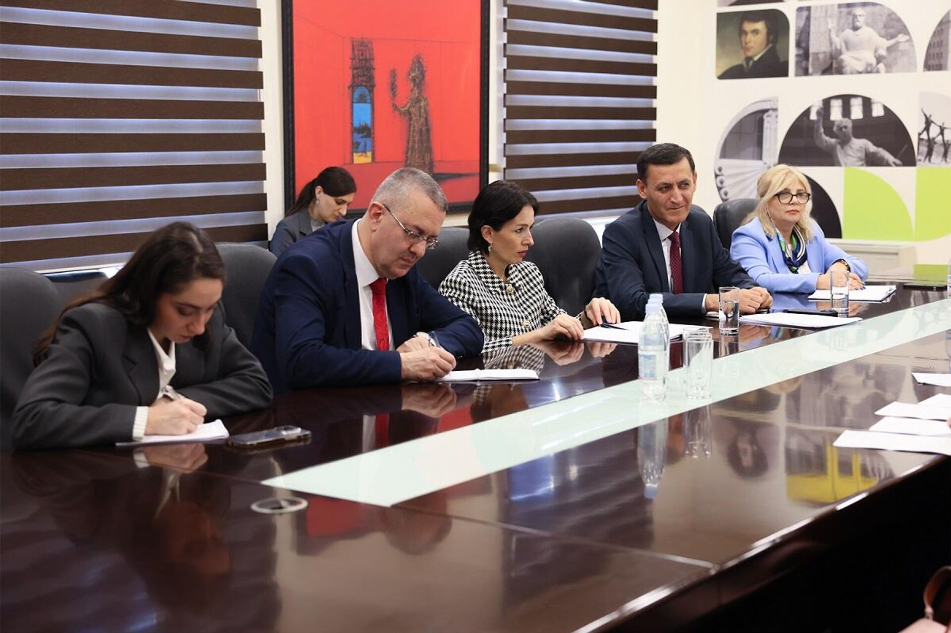 Министр ОНКС Жанна Андреасян приняла делегацию во главе с Чрезвычайным и Полномочным Послом РФ Сергеем Копыркиным (6 октября 2025). Еревaн - Sputnik Արմենիա, 1920, 06.10.2025