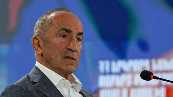 Пресс-конференция второго президента РА Роберта Кочаряна (7 октября 2025). Еревaн Пресс-конференция второго президента РА Роберта Кочаряна (7 октября 2025). Еревaн - Sputnik Армения