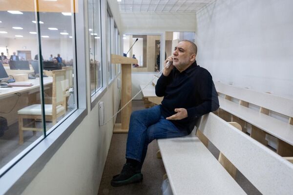 Рубен Варданян во время суда (7 октября 2025). Баку - Sputnik Армения