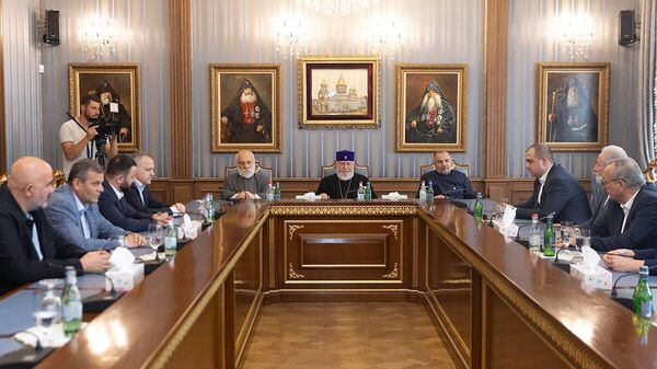 Ամենայն հայոց կաթողիկոսն ընդունել է Արցախի քաղաքական ուժերի ներկայացուցիչներին - Sputnik Արմենիա