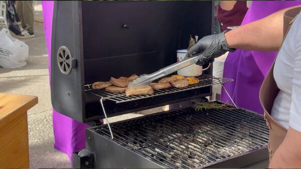 Шаурма, хот-доги и бургеры с кюфтой: в Эчмиадзине прошёл третий фестиваль кюфты - Sputnik Армения