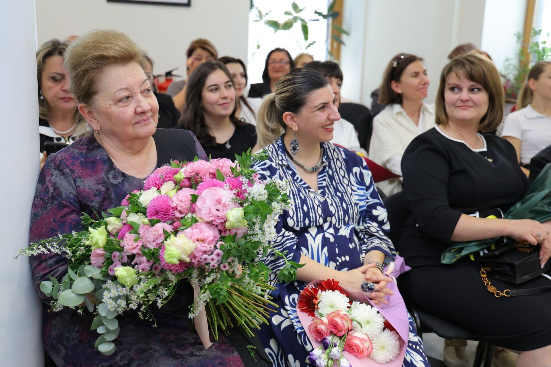 Посол РФ Сергей Копыркин поздравил педагогов с Днем учителя на вечере в Русском доме (8 октября 2025). Еревaн - Sputnik Արմենիա, 1920, 08.10.2025