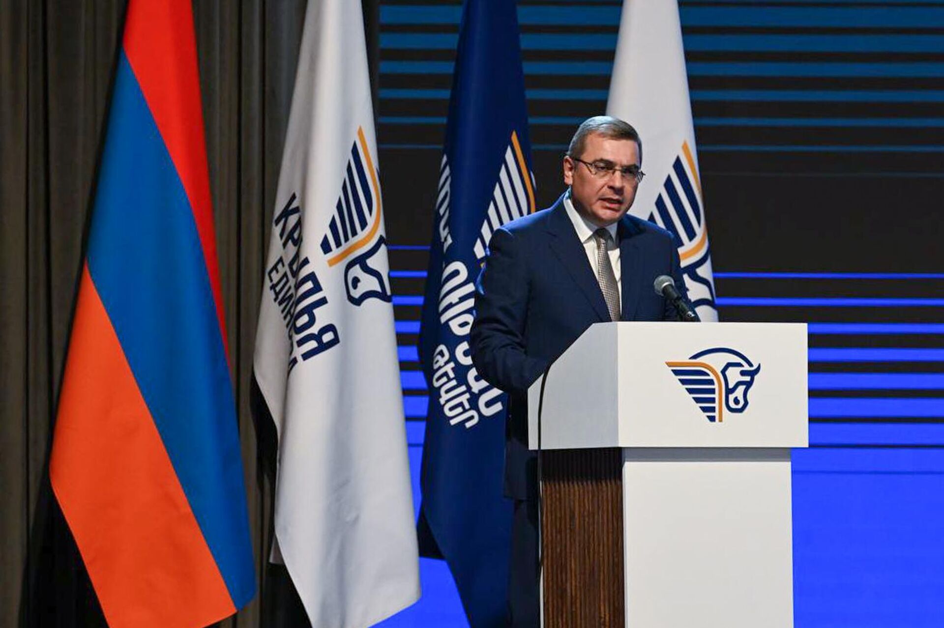 Бывший председатель Комитета государственных доходов Давид Ананян на брифинге, где Арман Татоян представляет свою партию Крылья единства (9 октября 2025). Еревaн - Sputnik Արմենիա, 1920, 09.10.2025