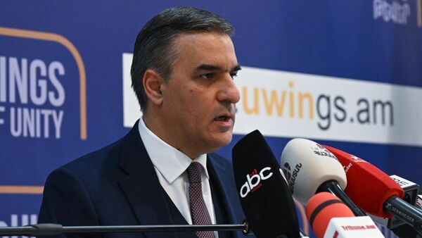 Արման Թաթոյան - Sputnik Արմենիա