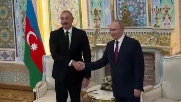 Первые видеокадры со встречи президентов Азербайджана и РФ, проходящей в Душанбе - Sputnik Армения