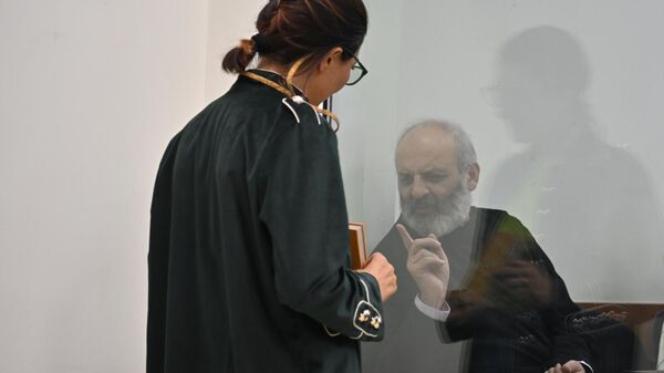 Архиепископ Баграт Галстанян во время судебного заседания (9 октября 2025). Еревaн - Sputnik Армения