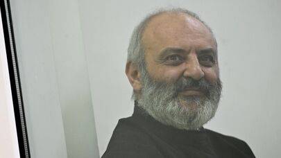 Архиепископ Баграт Галстанян во время судебного заседания (9 октября 2025). Еревaн