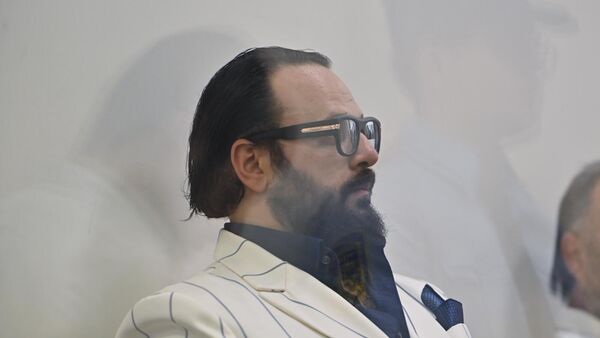 Адвокат Александр Кочубаев во время судебного заседания по делу архиепископа Баграта Галстаняна (2 октября 2025). Еревaн - Sputnik Армения
