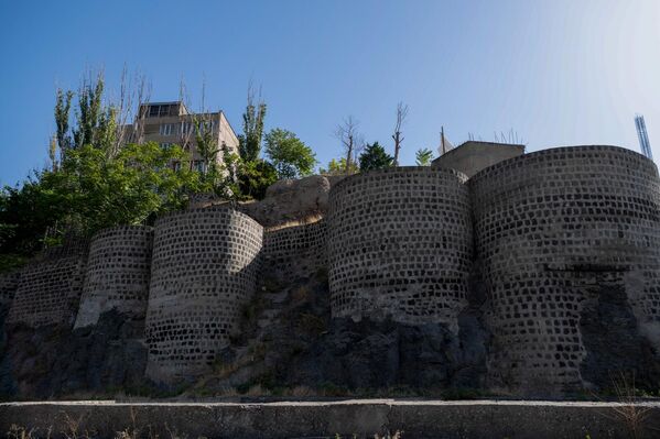 Остатки стены Эриванской крепости - Sputnik Армения