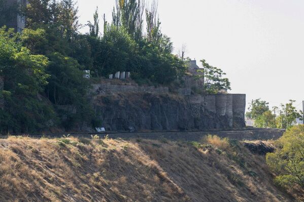 Остатки стены Эриванской крепости - Sputnik Армения