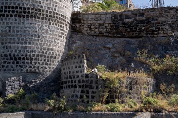 Остатки стены Эриванской крепости - Sputnik Армения