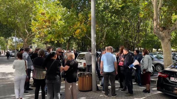 Акция протеста у здания генпрокуратуры Армении – протестуют против ареста Арсена Гукасяна - Sputnik Армения