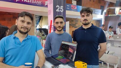 Сооснователи компании Tech 404, братья Ованес и Арег Мкртумяны (слева и в центре) и сотрудник компании Айк Бабаян на выставке высоких технологий DigiTec 2025 в Ереване