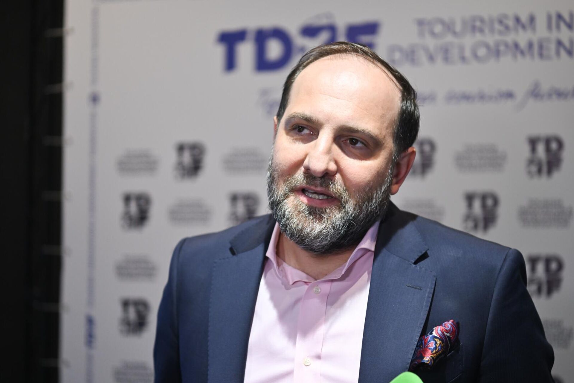 Директор по коммерческому развитию курорта Майлер Оник Аракелян на праздновании первой годовщины Федерации инноваций и развития туризма (11 октября 2025). Еревaн - Sputnik Արմենիա, 1920, 11.10.2025