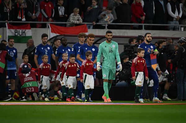 Начало матча отборочного турнира чемпионата мира по футболу FIFA 2026 между Венгрией и Арменией на стадионе Пушкаш Арена (11 октября 2025). Будапешт - Sputnik Армения