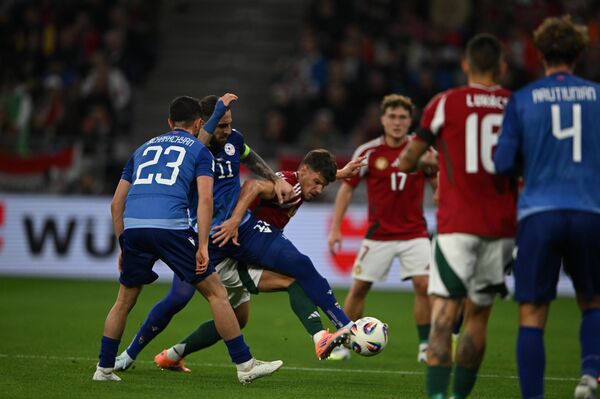 Тигран Барсегян во время отборочного матча чемпионата мира по футболу 2026 года между Венгрией и Арменией на арене Пушкаш (11 октября 2025). Будапешт - Sputnik Армения