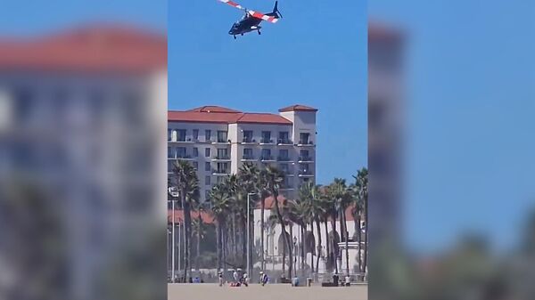 Вертолет рухнул во время фестиваля в Калифорнии: пять человек пострадали - Sputnik Армения