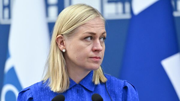 Глава МИД Арарат Мирзоян проводит пресс-конференцию с главой МИД Финляндии Элиной Валтонен по итогам встречи (14 октября 2025). Еревaн - Sputnik Армения