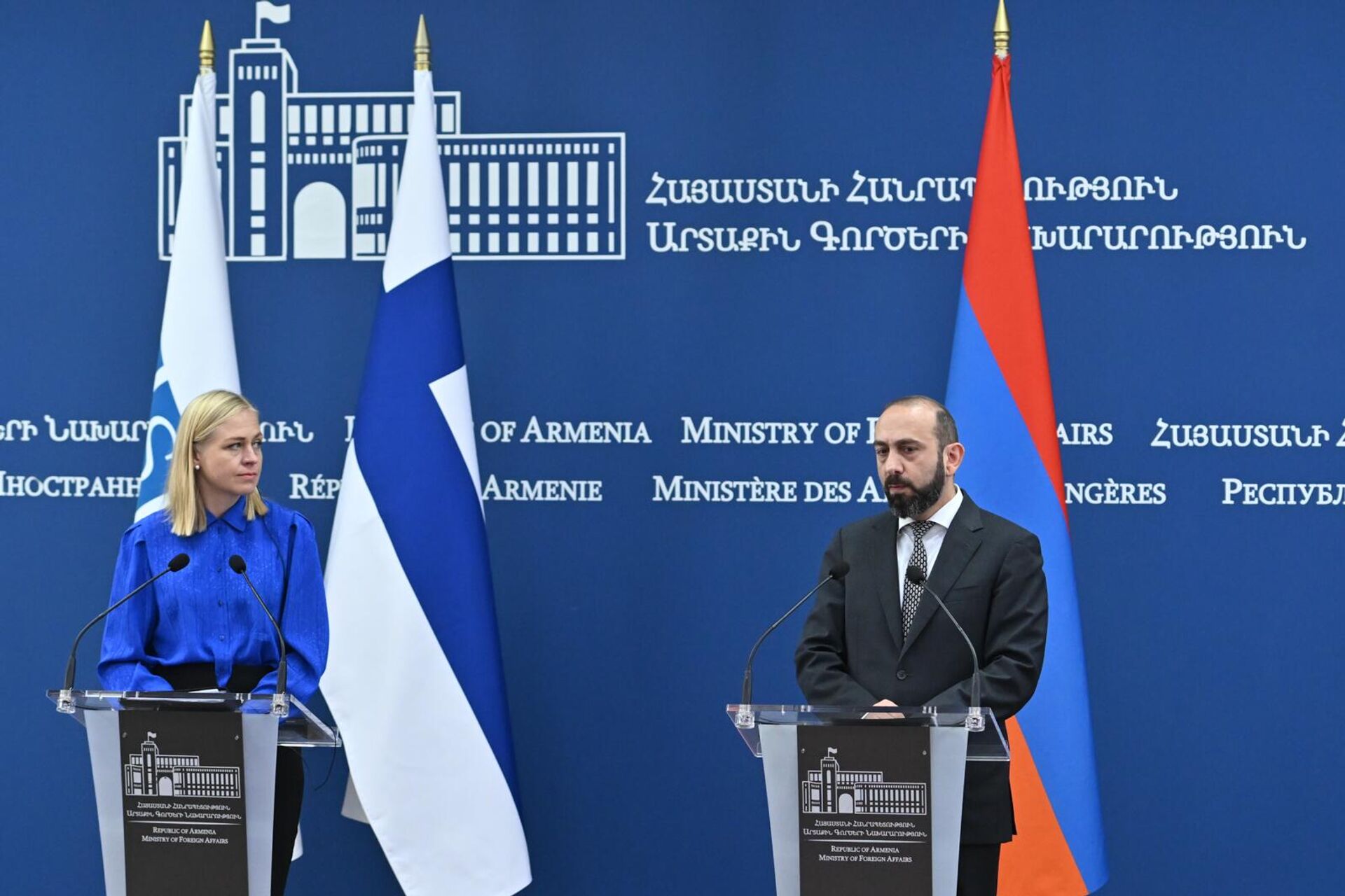 Глава МИД Арарат Мирзоян проводит пресс-конференцию с главой МИД Финляндии Элиной Валтонен по итогам встречи (14 октября 2025). Еревaн - Sputnik Армения, 1920, 14.10.2025
