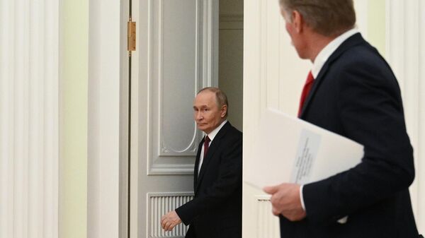 Վլադիմիր Պուտինն ու Դմիտրի Պեսկովը - Sputnik Արմենիա