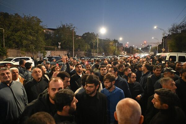 Հակակոռուպցիոն դատարանի մոտ - Sputnik Արմենիա