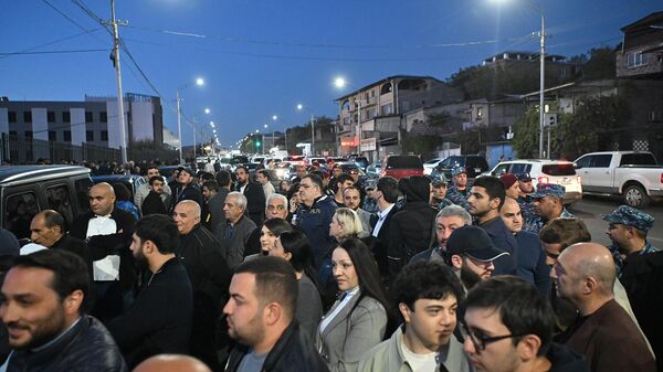 Հակակոռուպցիոն դատարանի բակում  - Sputnik Արմենիա