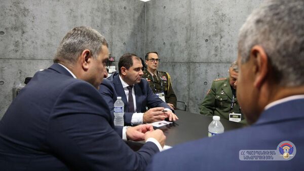 Министр обороны Сурен Папикян встретился с руководством американской компании Милликен, специализирующейся на разработке и производстве военной формы (14 октября 2025). Вашингтон Министр обороны Сурен Папикян встретился с руководством американской компании Милликен, специализирующейся на разработке и производстве военной формы (14 октября 2025). Вашингтон - Sputnik Армения