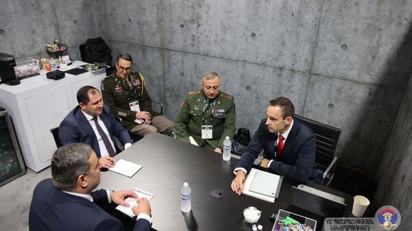 Министр обороны Сурен Папикян встретился с руководством американской компании Милликен, специализирующейся на разработке и производстве военной формы (14 октября 2025). Вашингтон - Sputnik Արմենիա