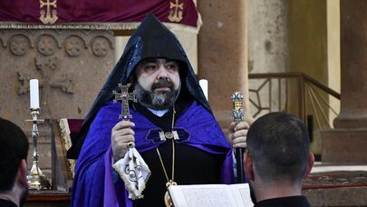 Предстоятель Арагацотнской епархии ААЦ епископ Мкртич Прошян во время празднования Святых Переводчиков (11 октября 2025). Ошакан