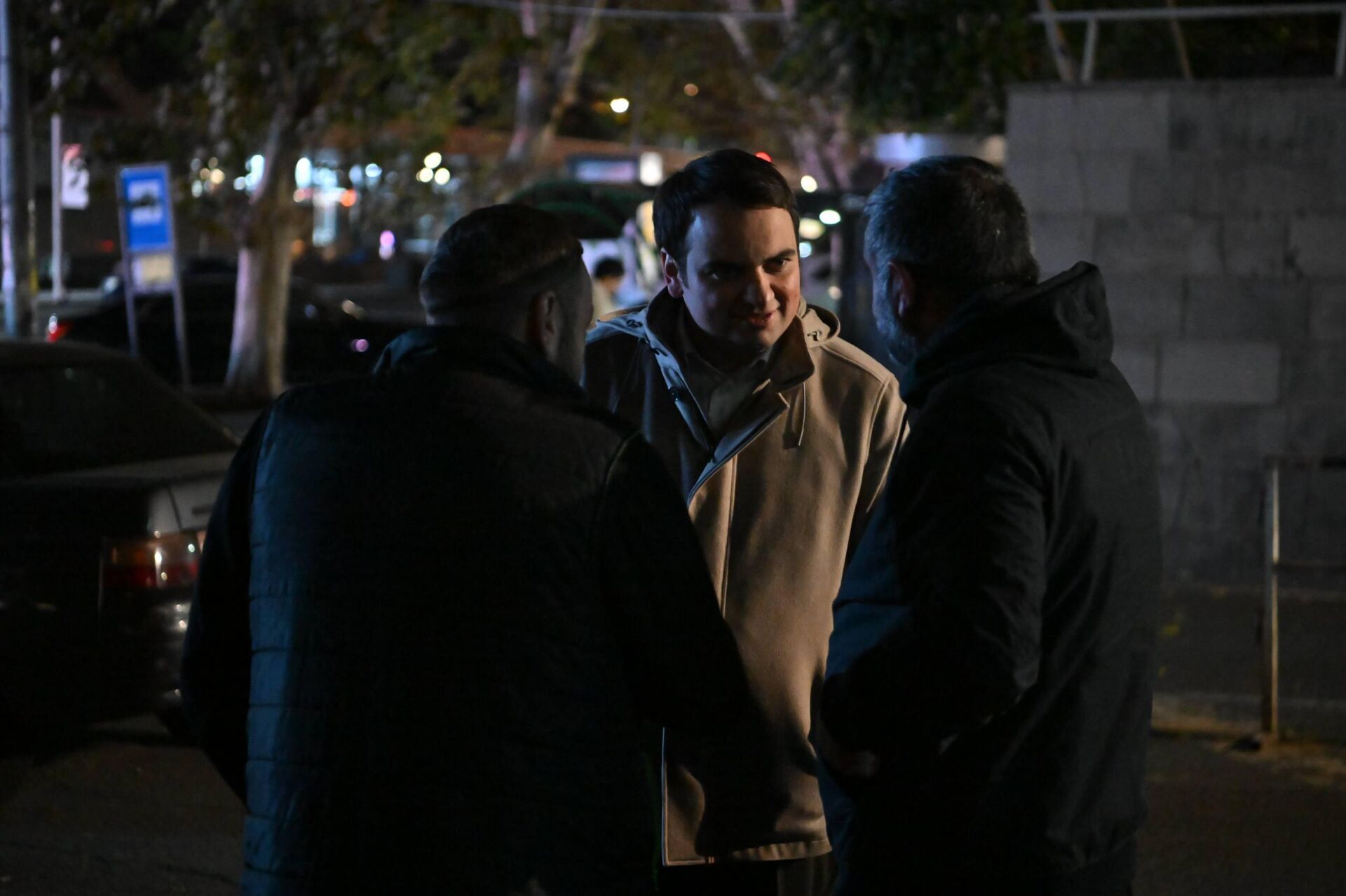 Нарек Карапетян у здания суда (16 октября 2025). Еревaн - Sputnik Արմենիա, 1920, 16.10.2025