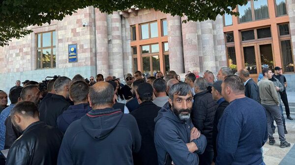 Բեռնատարների վարորդների բողոքի ակցիան ՀՀ կառավարության մոտ 
 - Sputnik Արմենիա