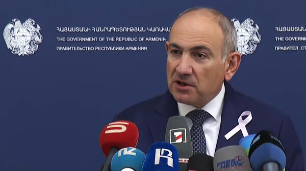 Премьер-министр Никол Пашинян проводит брифинг для журналистов (16 октября 2025). Еревaн - Sputnik Армения