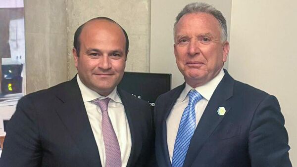 Посол Армении в США Нарек Мкртчян встретился со спецпредставителем президента США Стивом Уиткоффом (16 октября 2025). Вашингтон - Sputnik Армения