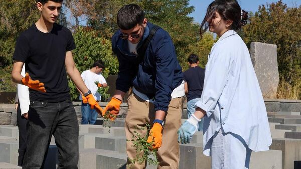 Շաբաթօրյակ Հայրենական մեծ պատերազմի զինվորների հուշահամալիրի տարածքում - Sputnik Արմենիա