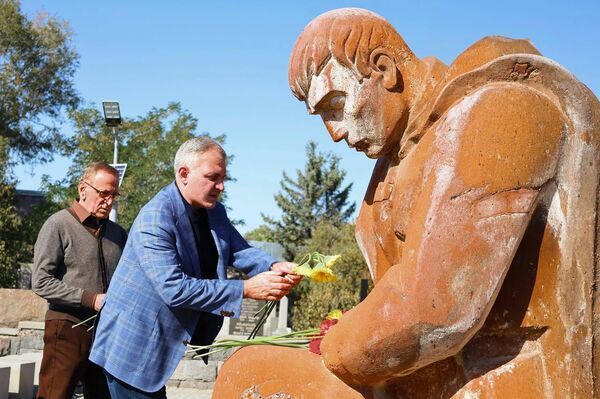 Ակցիա Հայրենական մեծ պատերազմի զինվորների հուշահամալիրի տարածքում - Sputnik Արմենիա