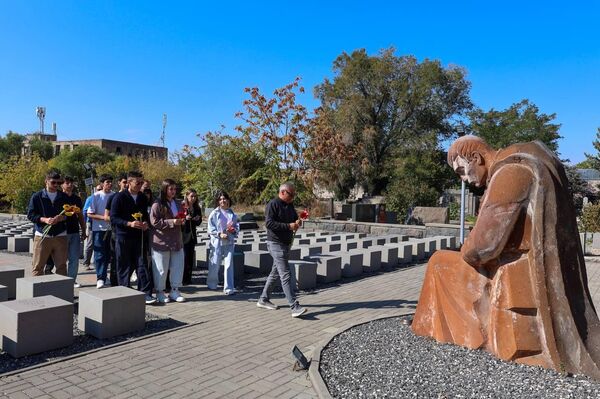 Ակցիա Հայրենական մեծ պատերազմի զինվորների հուշահամալիրի տարածքում - Sputnik Արմենիա