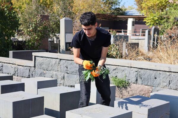 Ակցիա Հայրենական մեծ պատերազմի զինվորների հուշահամալիրի տարածքում - Sputnik Արմենիա