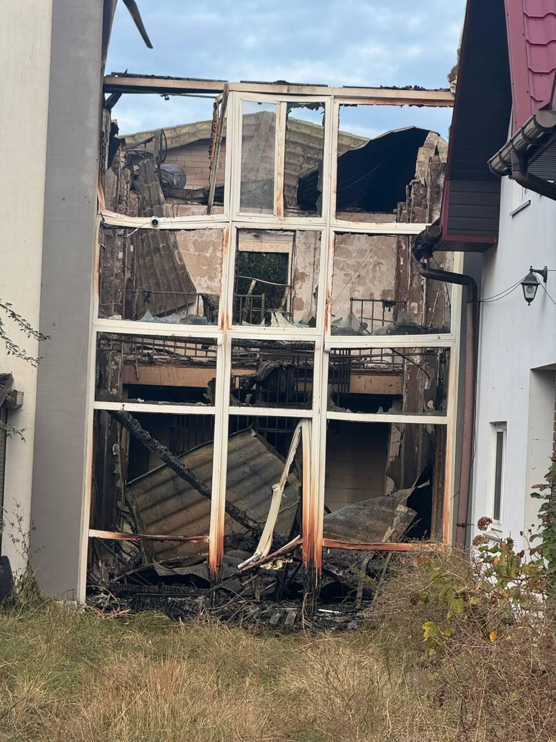 Последствия ночного налёта украинских дронов на пункт временного размещения эвакуированных в селе Железный Порт (18 октября 2025). Херсонская область - Sputnik Արմենիա, 1920, 18.10.2025