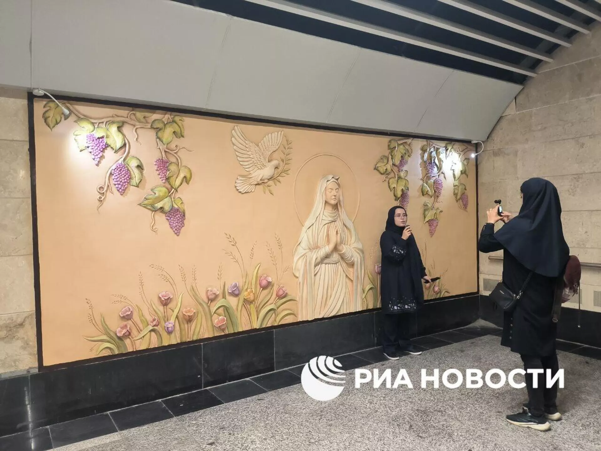 Станция метро Святая Мария, в оформлении которой использованы панно на христианскую тематику, вскоре откроется в Тегеране - Sputnik Армения, 1920, 18.10.2025