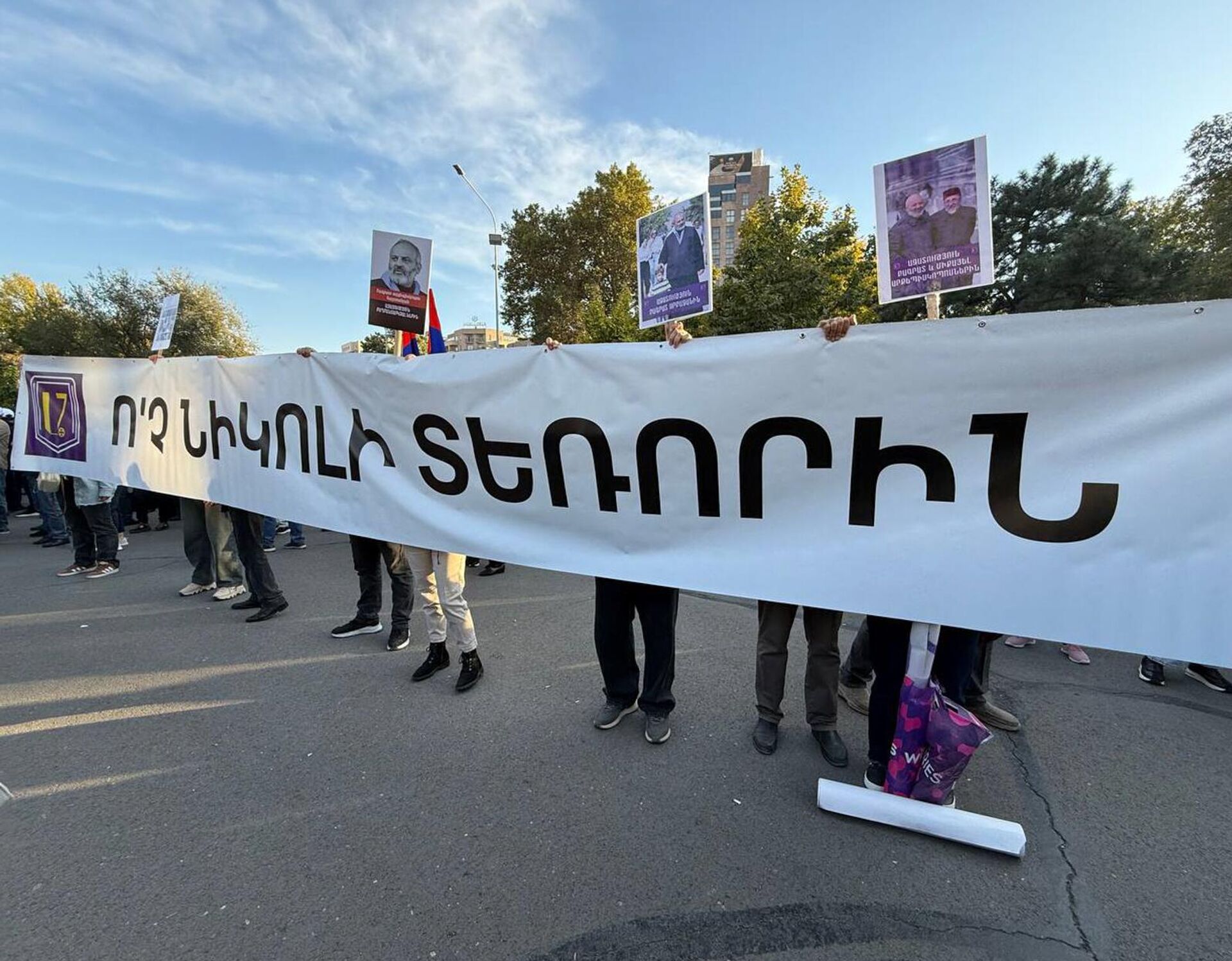 Акция в поддержку Самвела Карапетяна и других заключенных на площади Свободы (18 октября 2025). Еревaн - Sputnik Армения, 1920, 18.10.2025