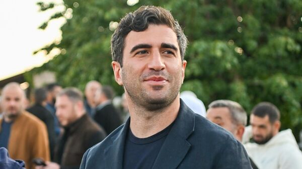 Саркис Карапетян перед началом акции Мер дзевов (19 октября 2025). Эчмиадзин - Sputnik Армения