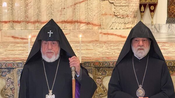 Վահափառ հայրապետն ու Նաթան արքեպիսկոպոսը Մայր տաճարում - Sputnik Արմենիա