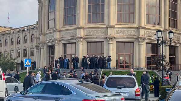 Գյումրու համայնքապետարանի մոտ - Sputnik Արմենիա